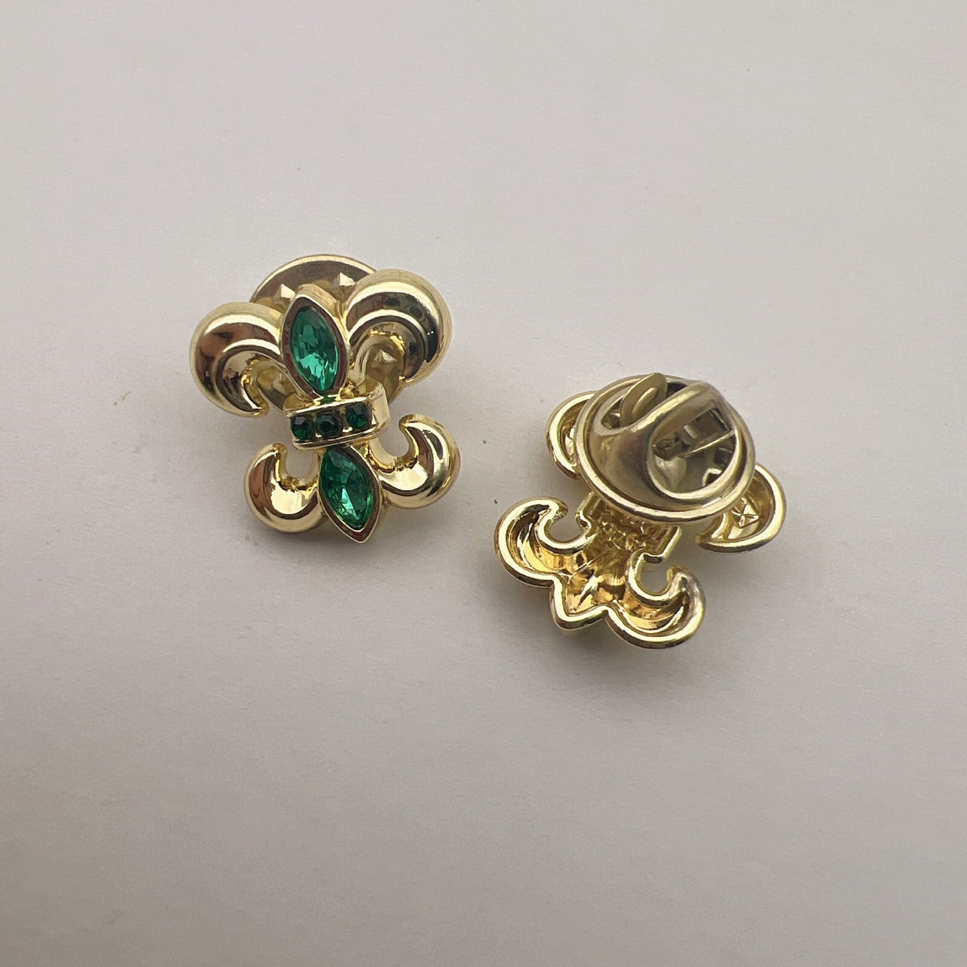 18mm High-Gloss Bee brooch, green stones, gold-tone metal