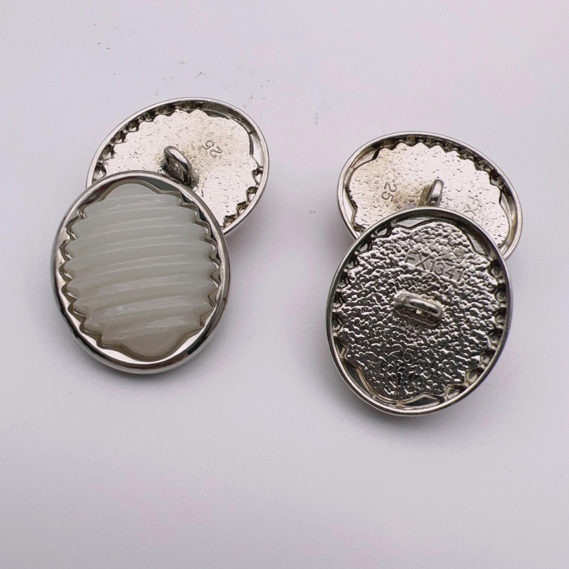 Oval stripe resin metal shank buttons, light gray and textured metal back, 18/21/25mm