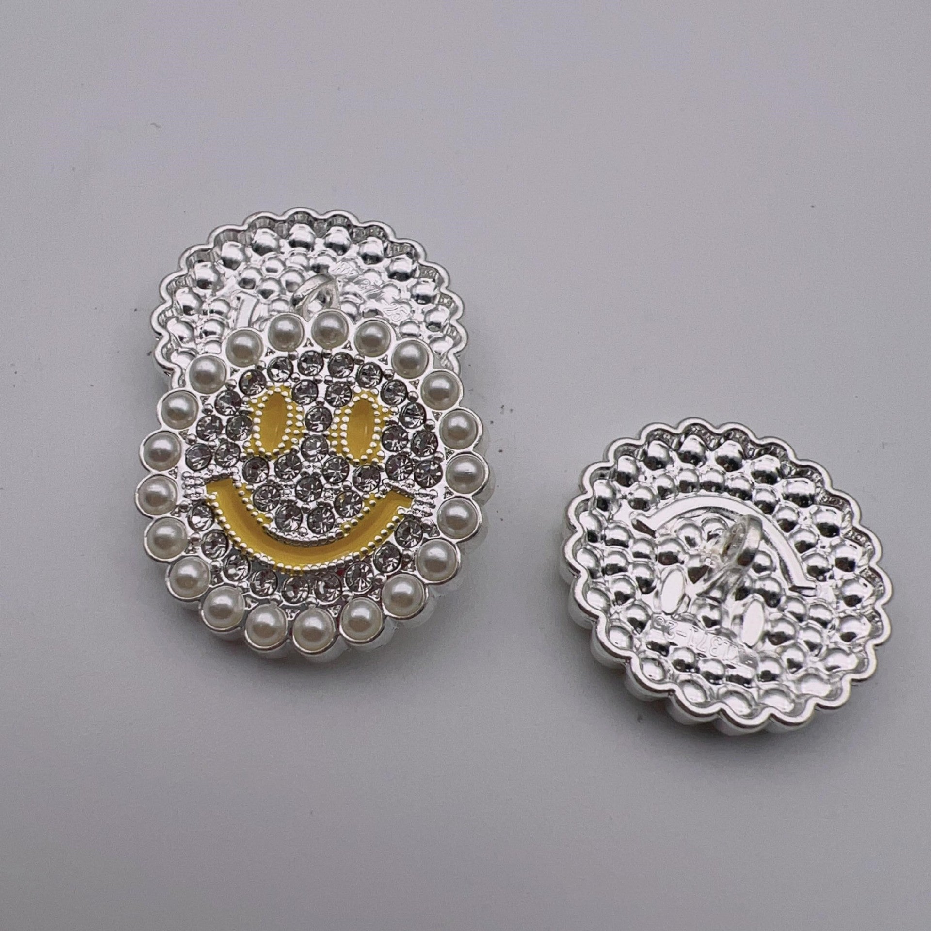 Ziernähknöpfe 25 mm mit Perlenrand und Smiley-Motiv, Metallfassung, silber/gelb