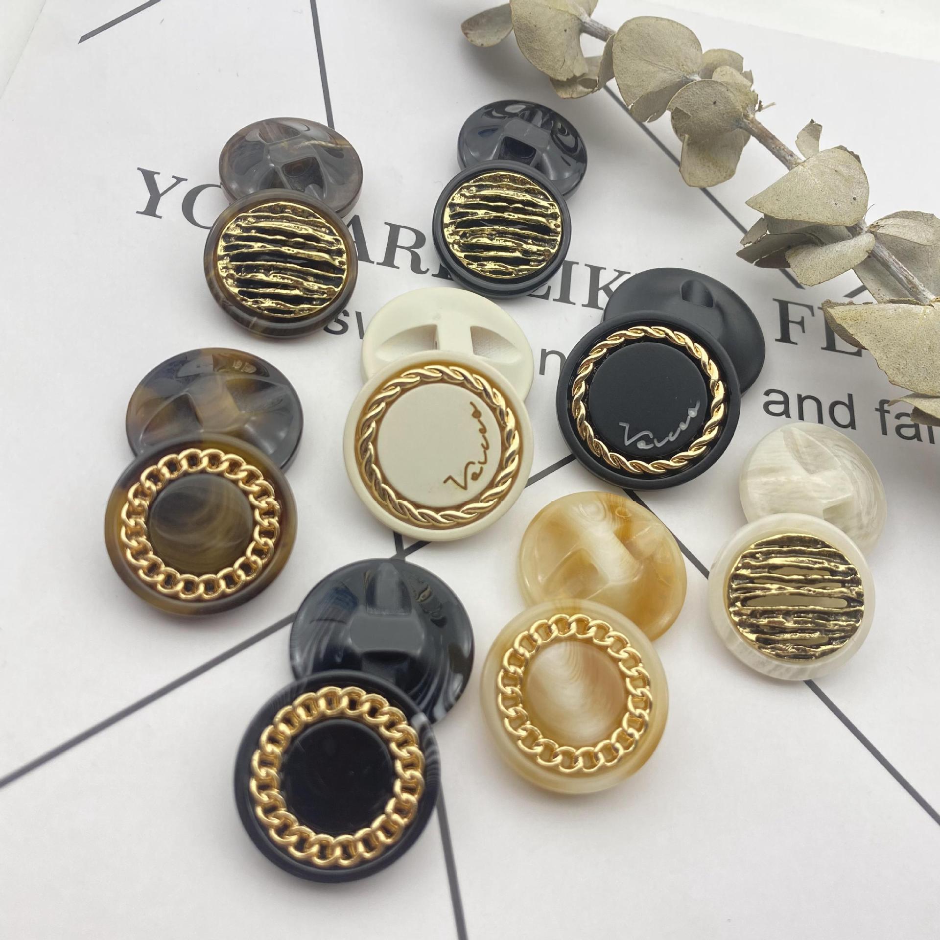 25mm gold-tone chain-mesh resin buttons with hidden shanks, round, mixed colors