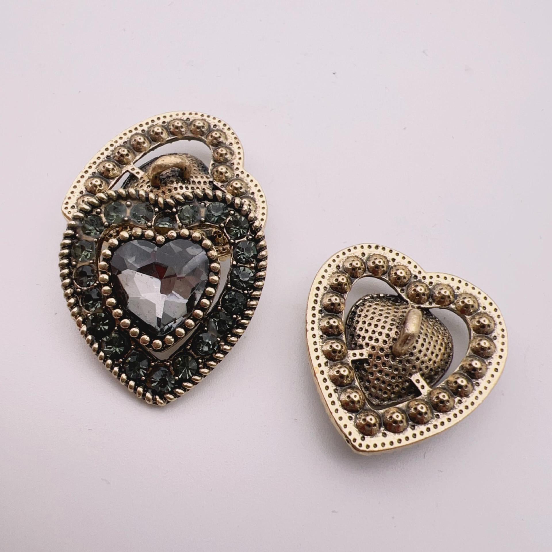 Heart-shaped crystal metal shank buttons, dark gray crystal heart, front and back