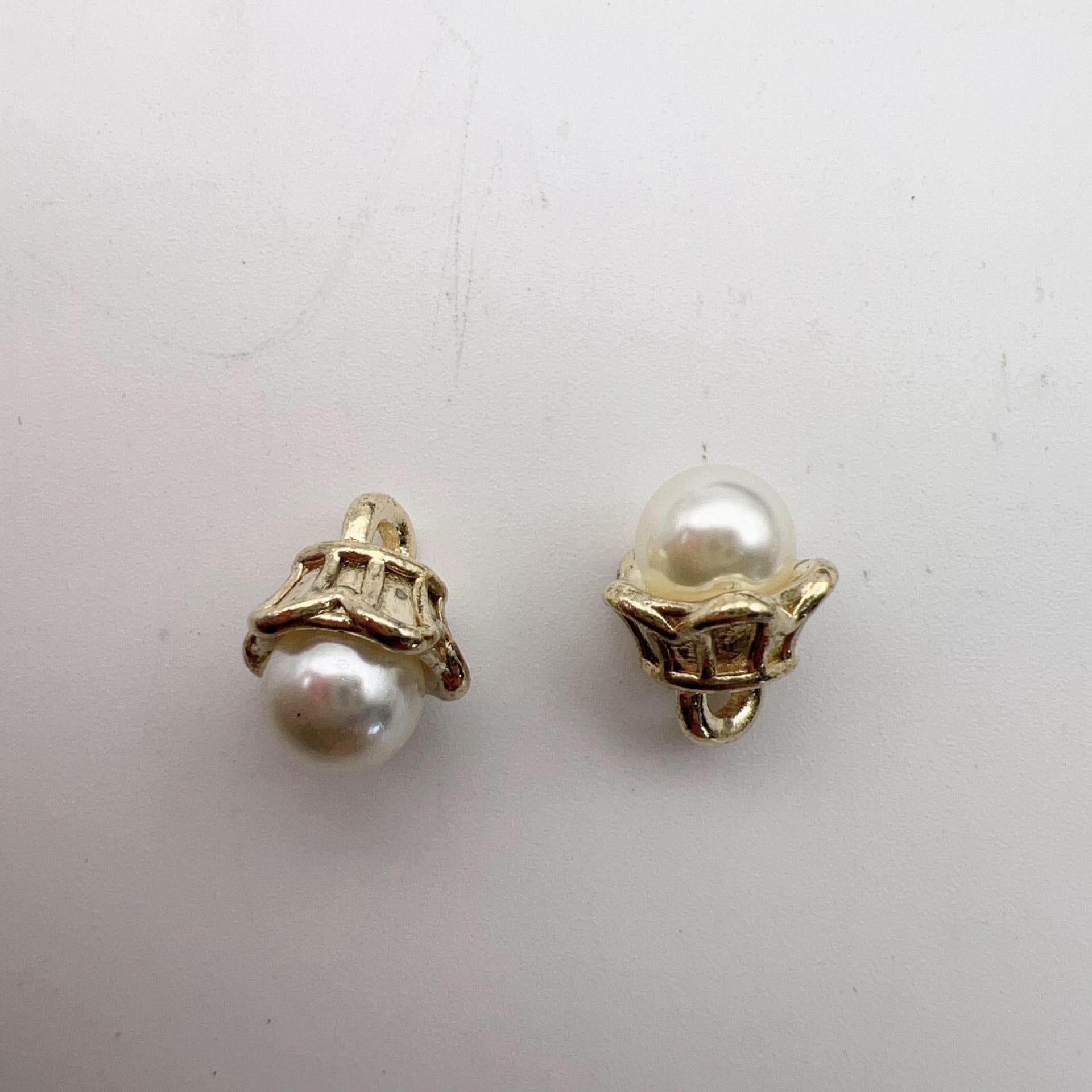 Vintage flower pearl metal shank buttons, warm gold-tone and white pearl centers