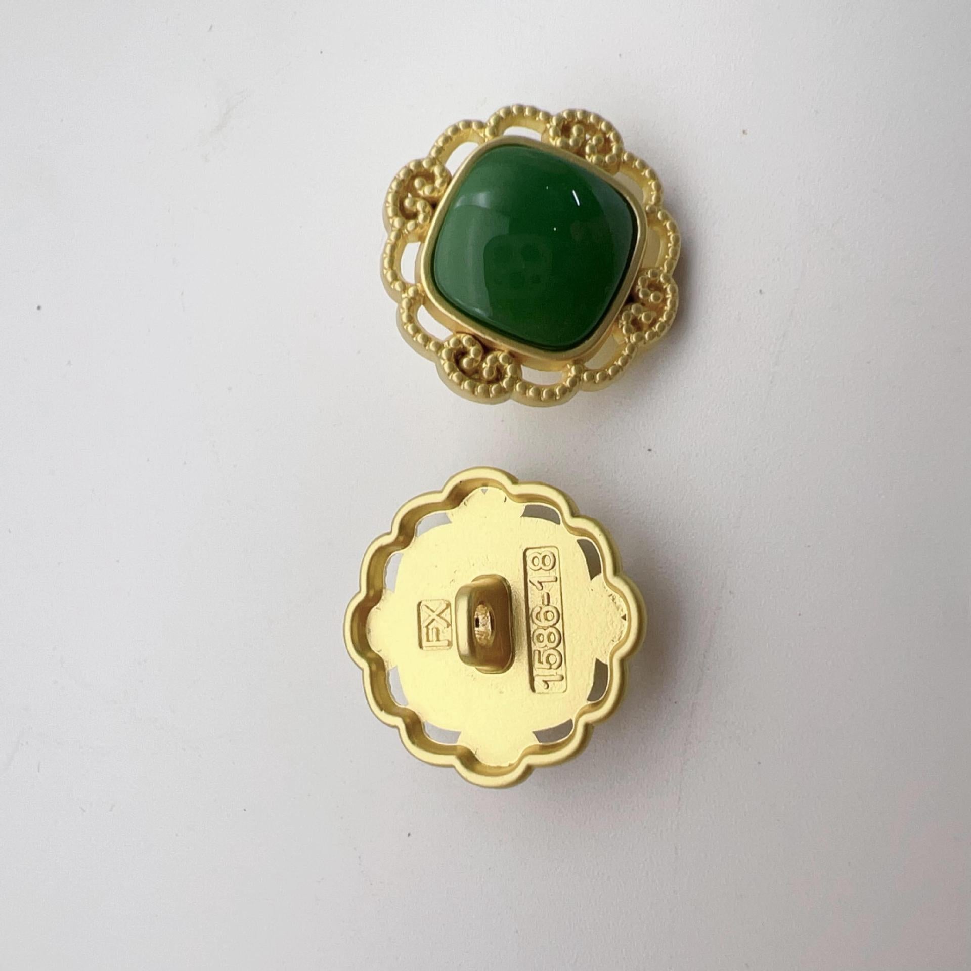 Hollow pearl shank button, gold scalloped frame with green faux pearl front