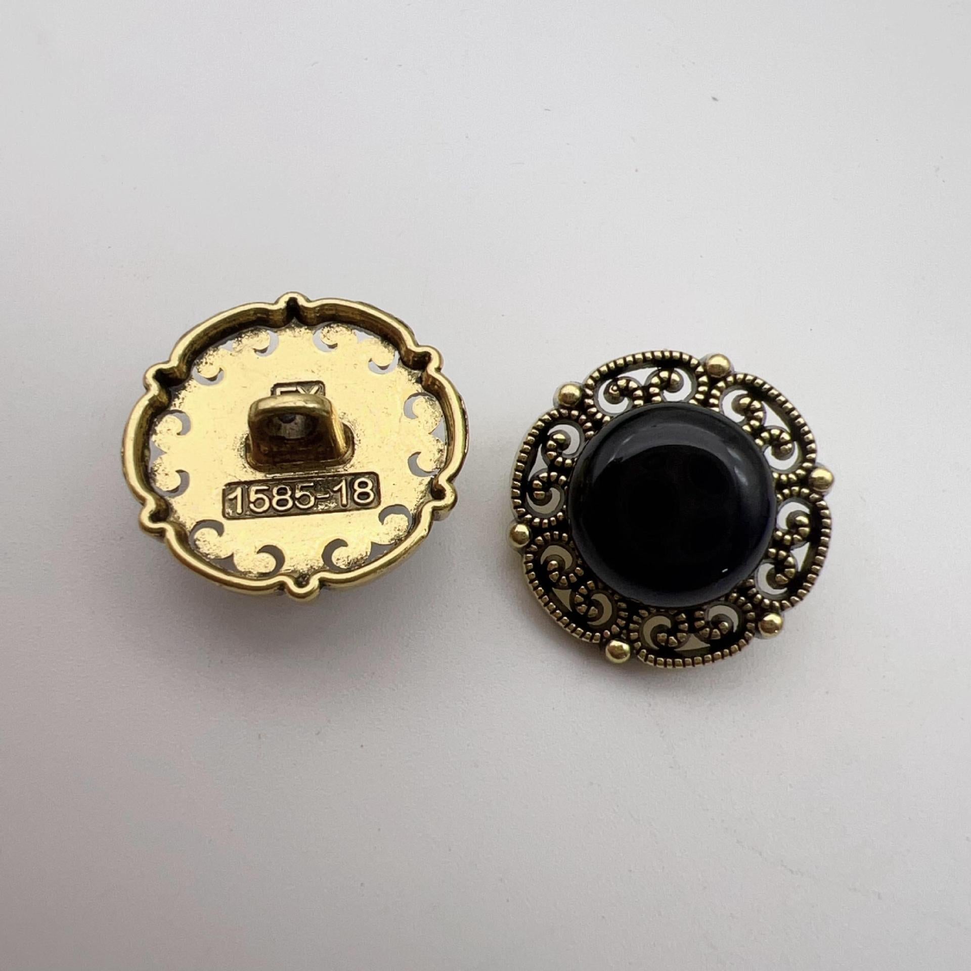 Runde Schmuckknöpfe mit Metallösen, Vintage-Lace-Rand und schwarzem Einsatz