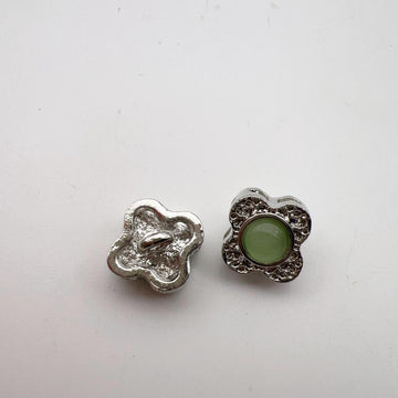 Blumenknöpfe 12 mm, polierter Metallton mit grünem Strass-Einsatz