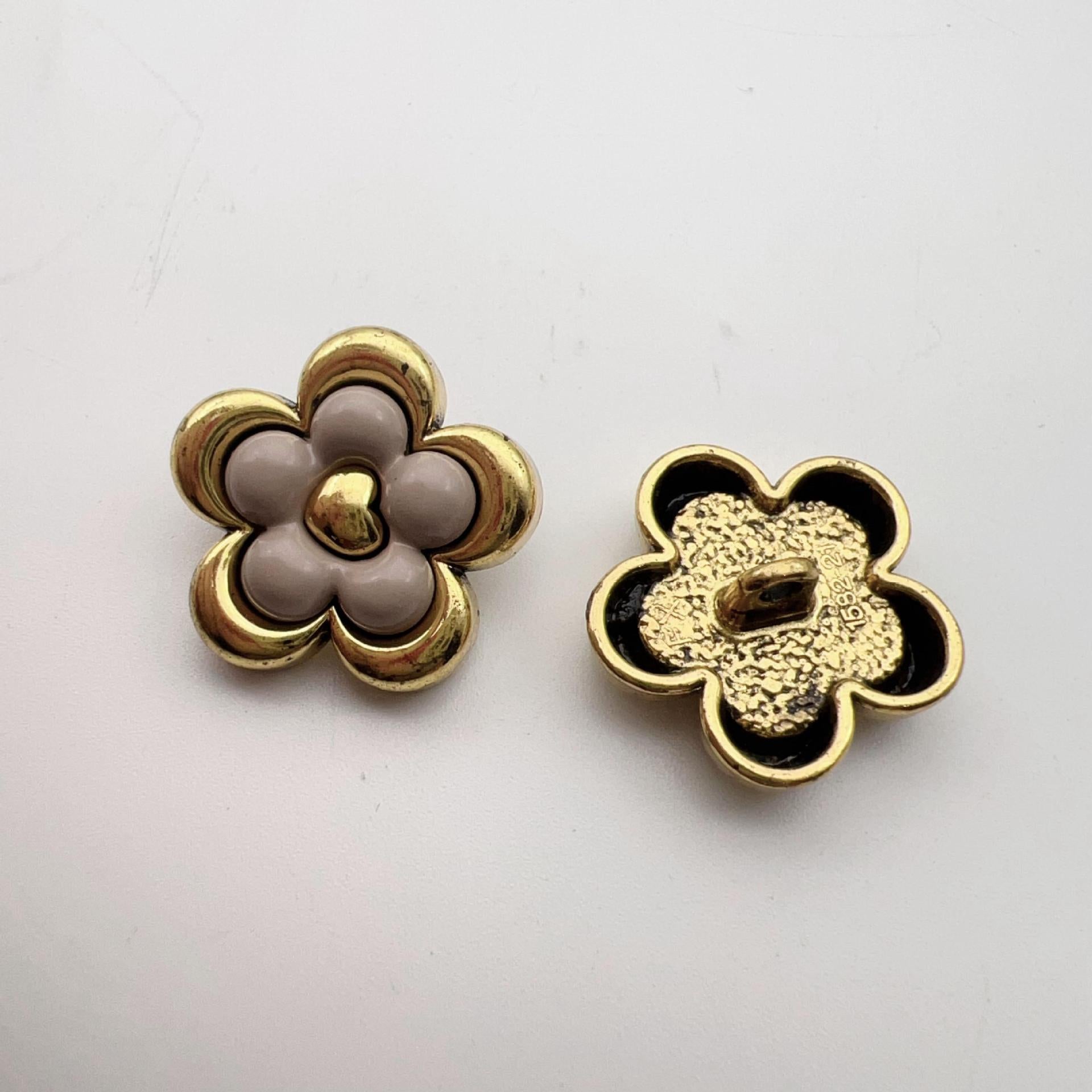 Vintage five-petal flower metal dot shank buttons, light gray front, gold-and-black back