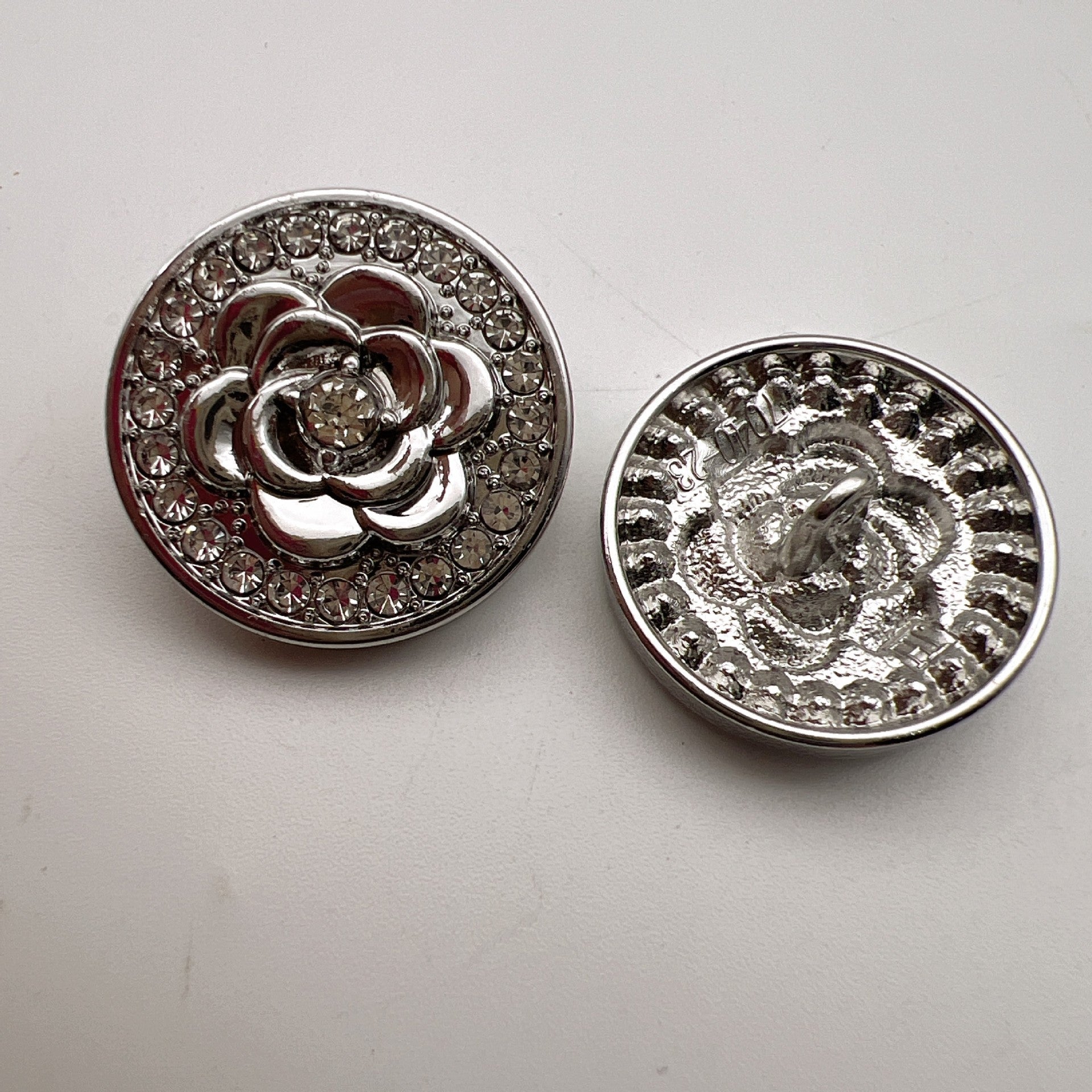 18/23mm round metal buttons, diamond flower rhinestone design, silver tone (2 shown)