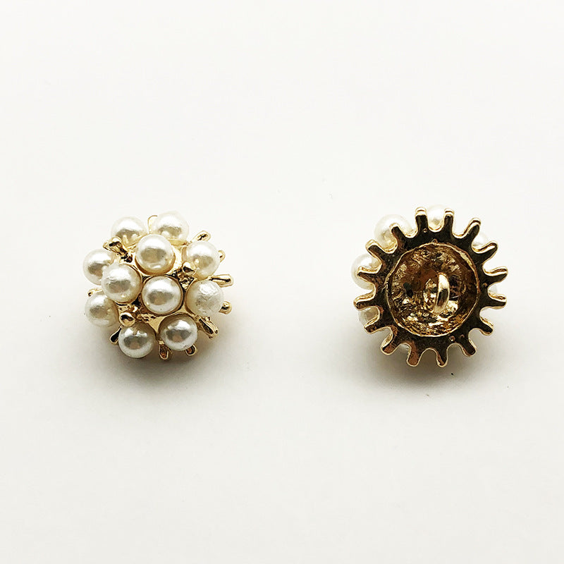 White pearl-look sunflower shank button, gold-tone scalloped back and front flower cluster.