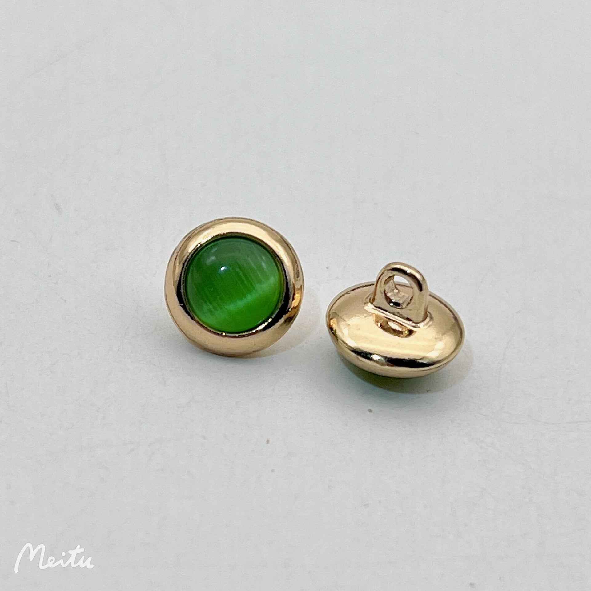 12.5mm cat’s eye metal shirt button in green, gold-tone rim