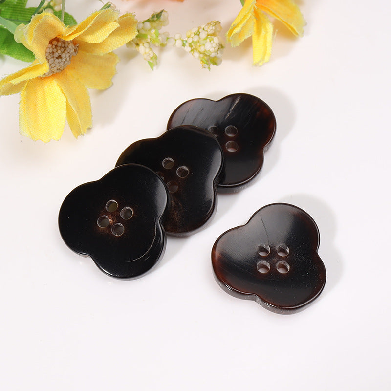 Coffee-brown flower coat buttons with 4 holes, glossy horn look