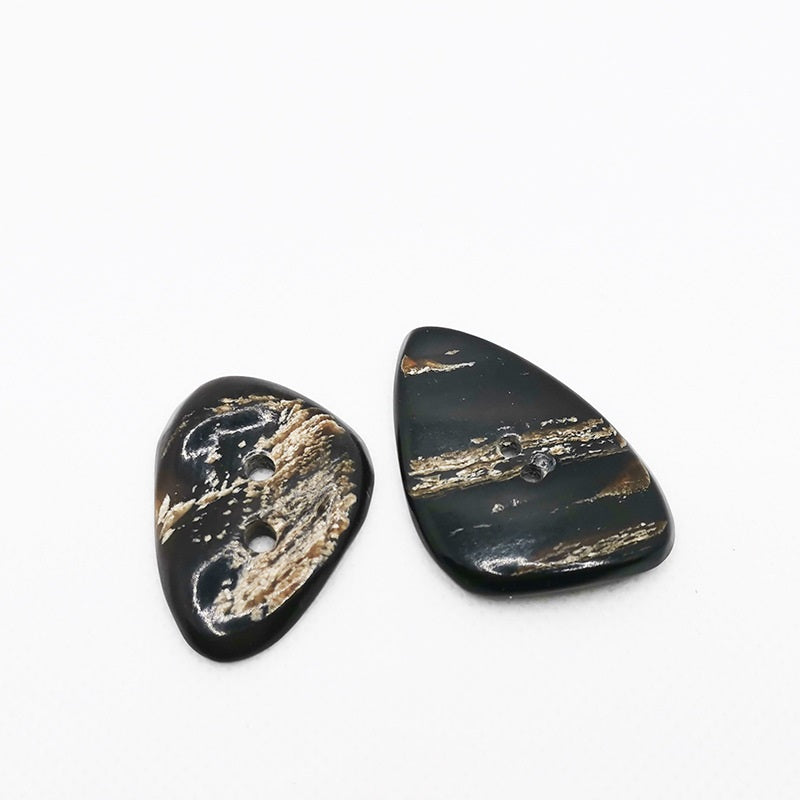 Two-hole triangle coat buttons, black with bronze marbled grain (28mm)