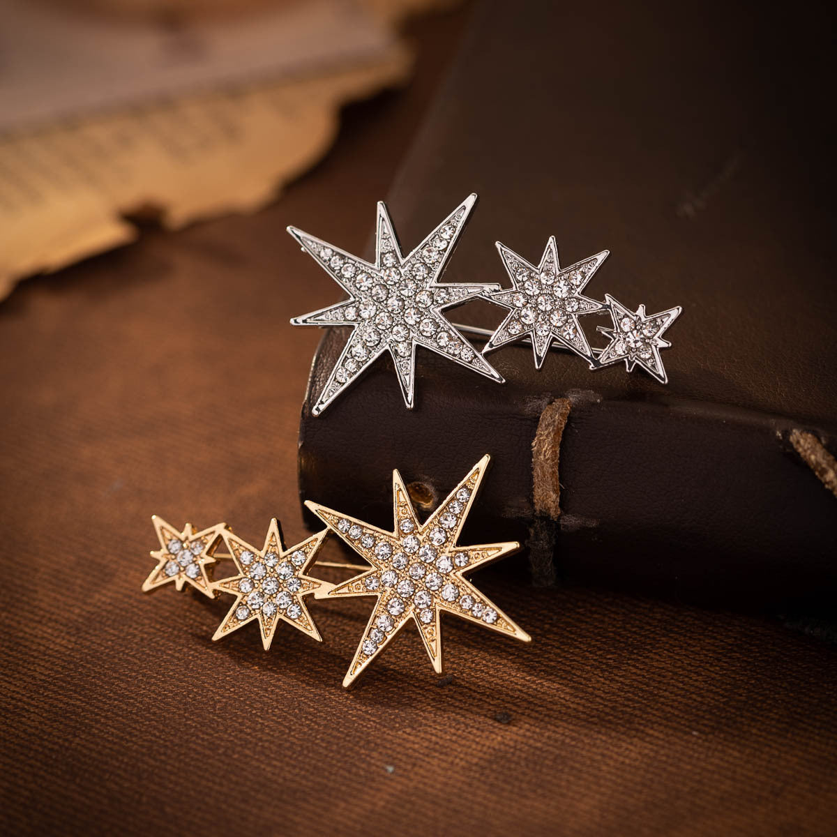Silver eight-point star pin brooch set of 2 with rhinestone star clusters