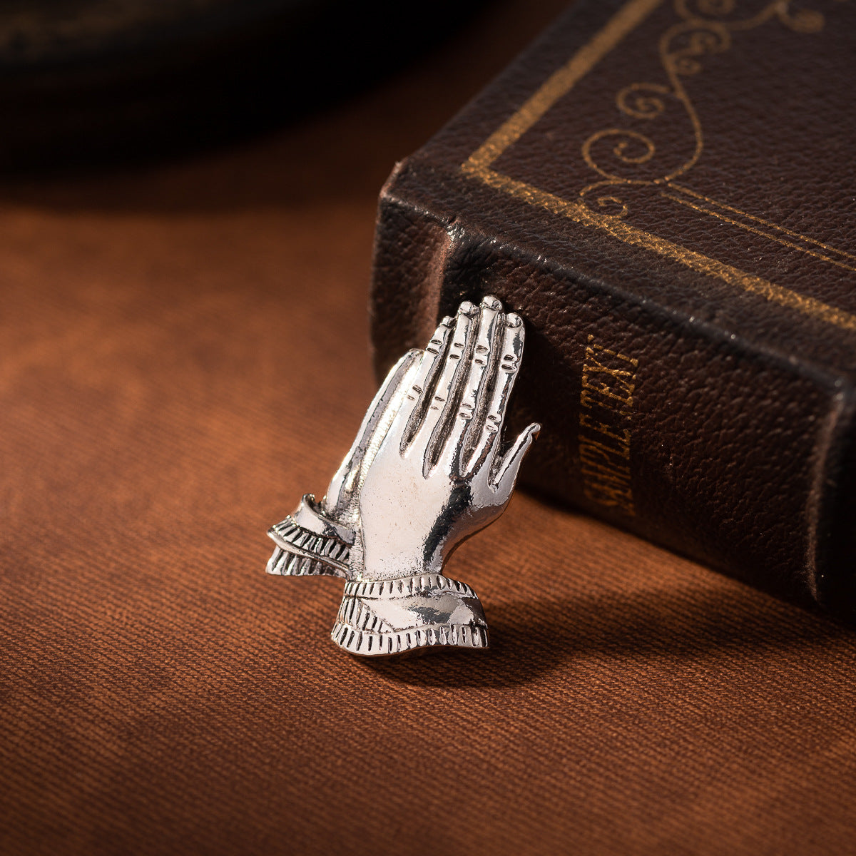 Silver-tone prayer hands lapel pin, zinc alloy with engraved-style detailing