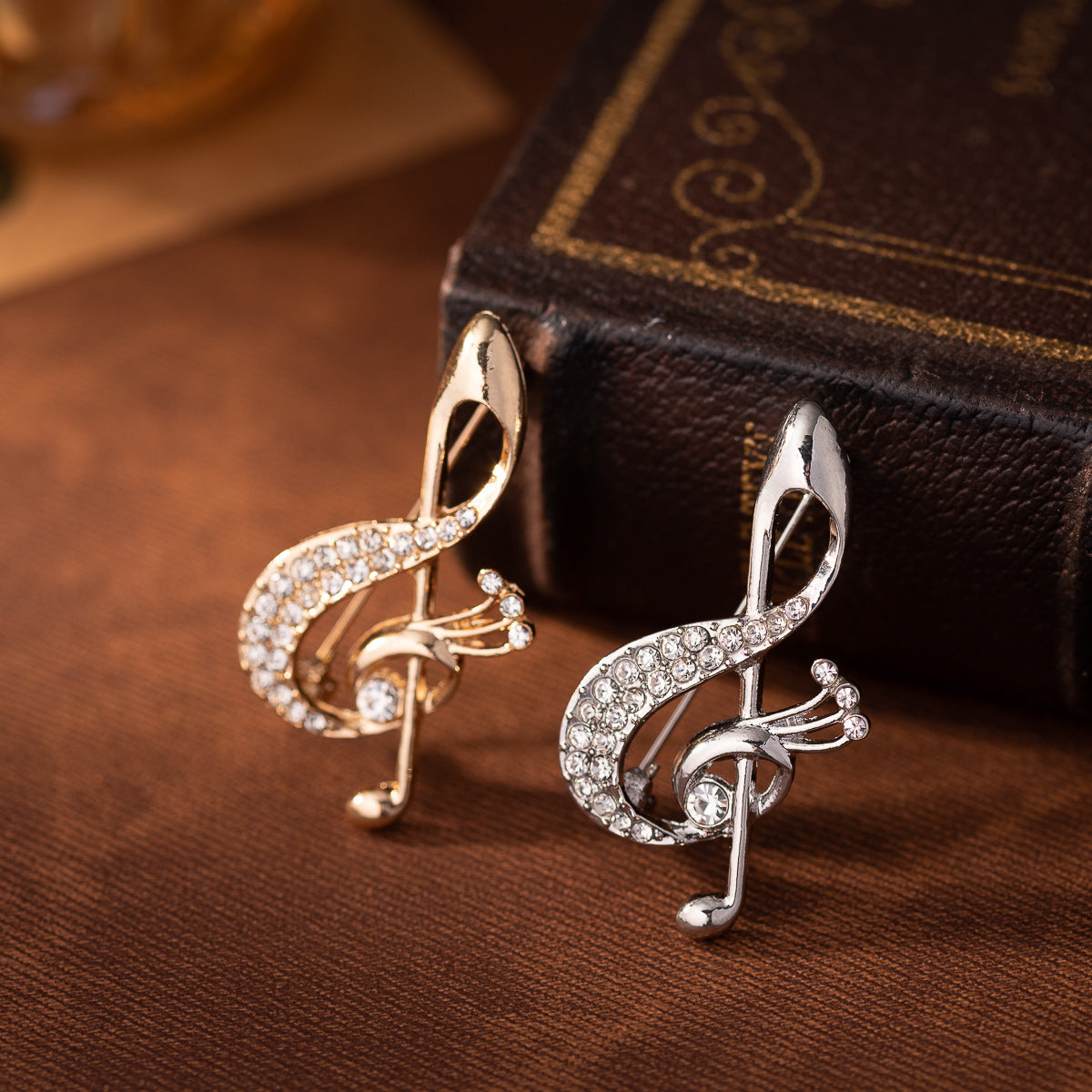 Silver diamond musical note metal brooch with rhinestone sparkle