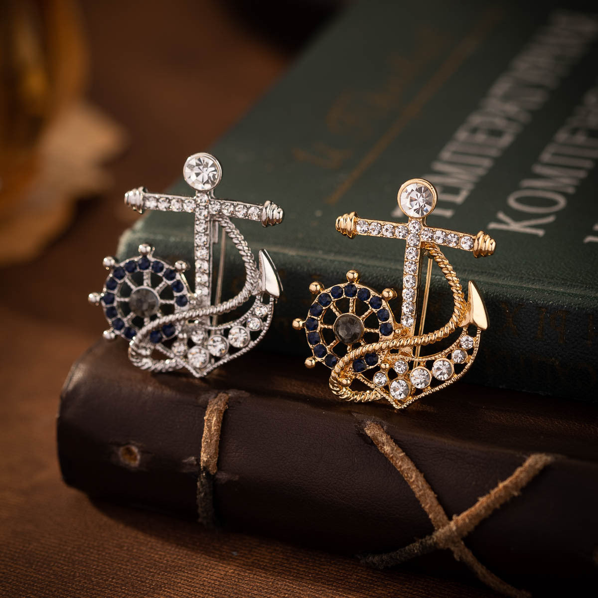 2-delige anker-helm broches, blauw strass en diamanten, goud en zilver