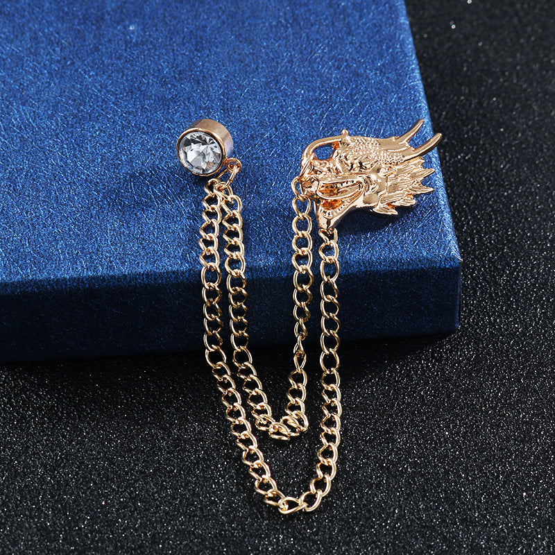 Goldfarbene Doppelketten-Kragenbrosche mit Drachenkopf und Strass-Schmuckstein