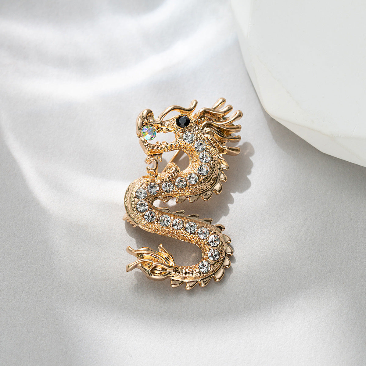 Chinesische Drachen-Metallbrosche in Gold mit funkelnden Steinen, 4er-Set