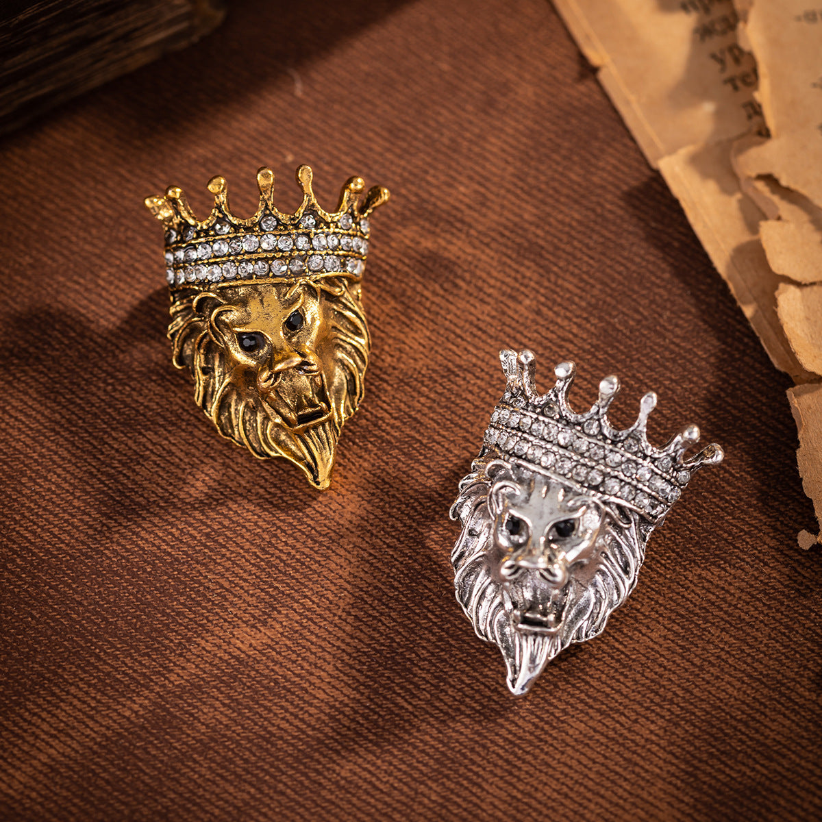 Vintage lion head crown pin badge, gold with rhinestones and pin back