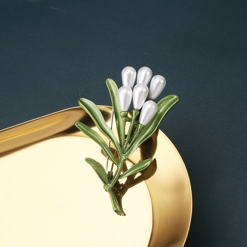 Green 3D leaf brooch pin with white teardrop pearls and slim green leaf stems