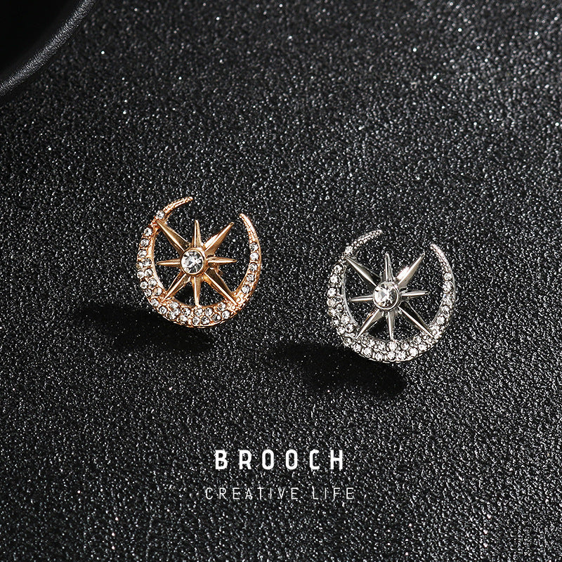 Goldfarbenes Mond-Design mit achtstrahligem Stern und funkelnden Steinen, Brosche (2er Set).