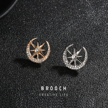 Goldfarbenes Mond-Design mit achtstrahligem Stern und funkelnden Steinen, Brosche (2er Set).