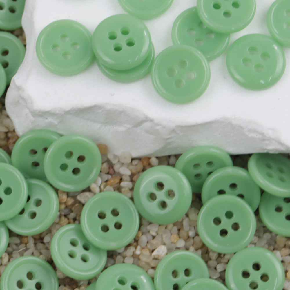 Light green 4-hole round urea buttons, assorted pieces