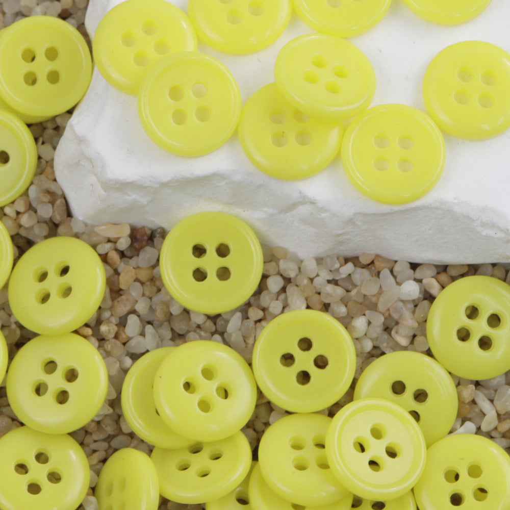 Light yellow 4-hole round urea buttons, assorted pieces