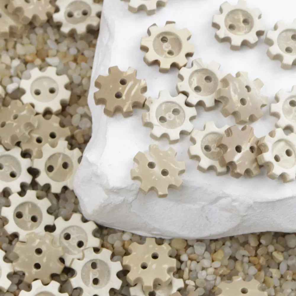 Gear-shaped natural coconut shell buttons with 2 holes