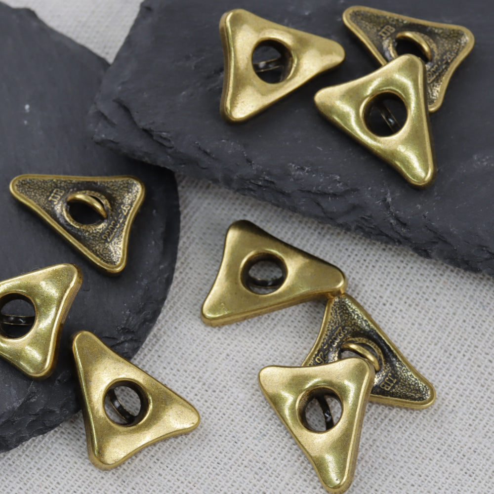 Triangular hand-sewing buttons in gold finish, round hole openings for suits and coats