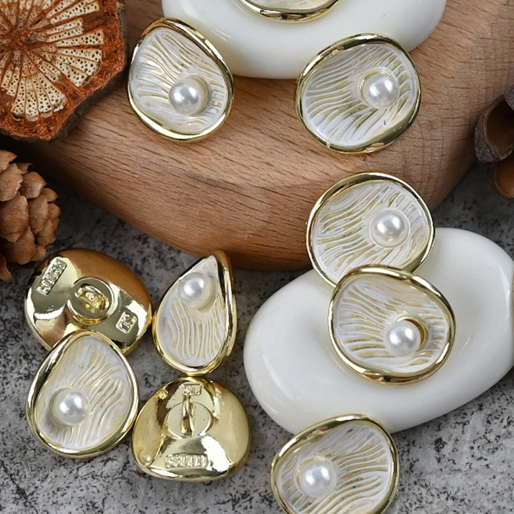 18/23mm pearl metal buttons with gold frames, white pearl centers, ridged oval face