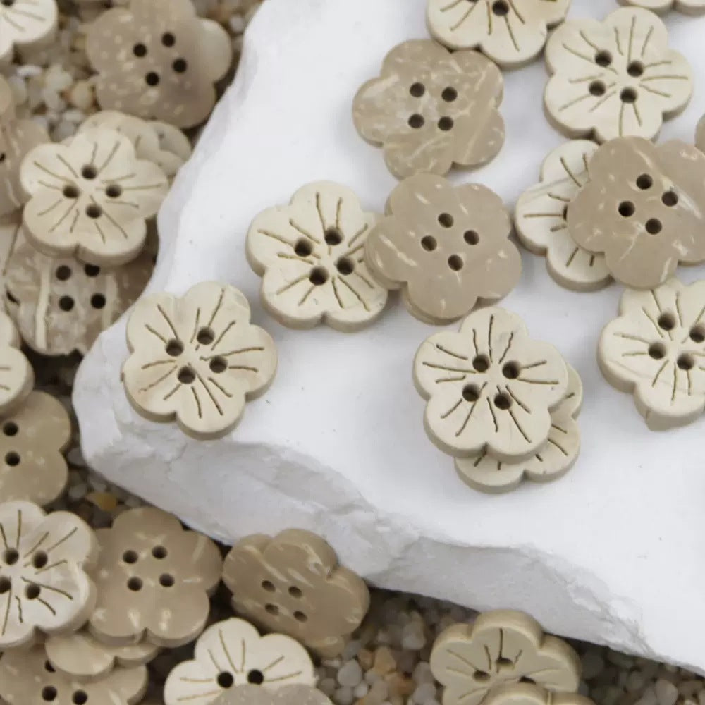 Assorted natural coconut shell flower buttons, 4-hole, 15–17.5mm