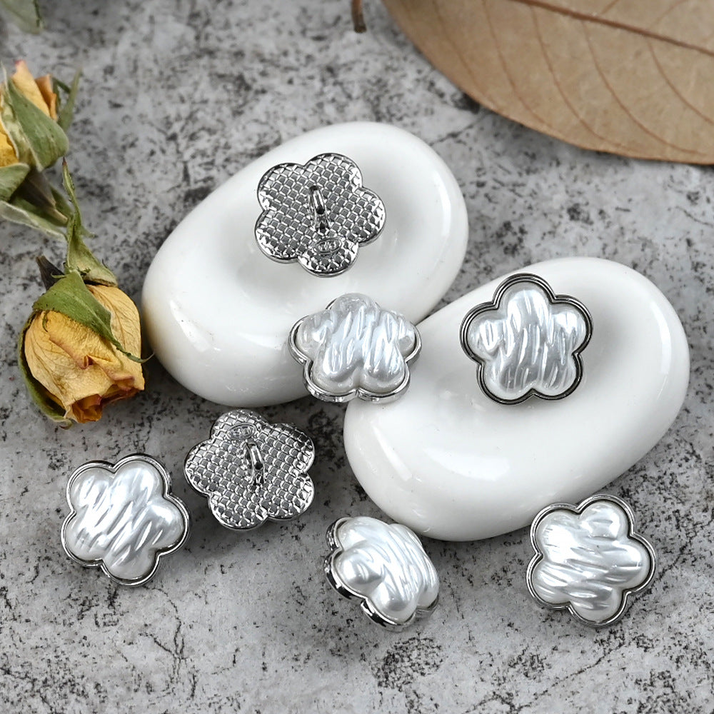 3D floral resin button with textured back, silver-tone shank, 14mm