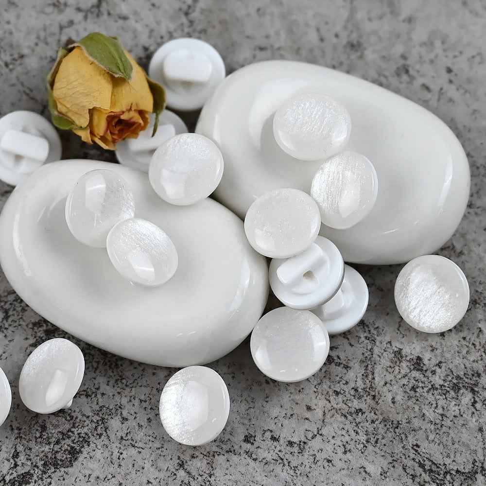 Weiße Glitzer-Perlmutt-Mushroom-Shankknöpfe mit Stiel, rund