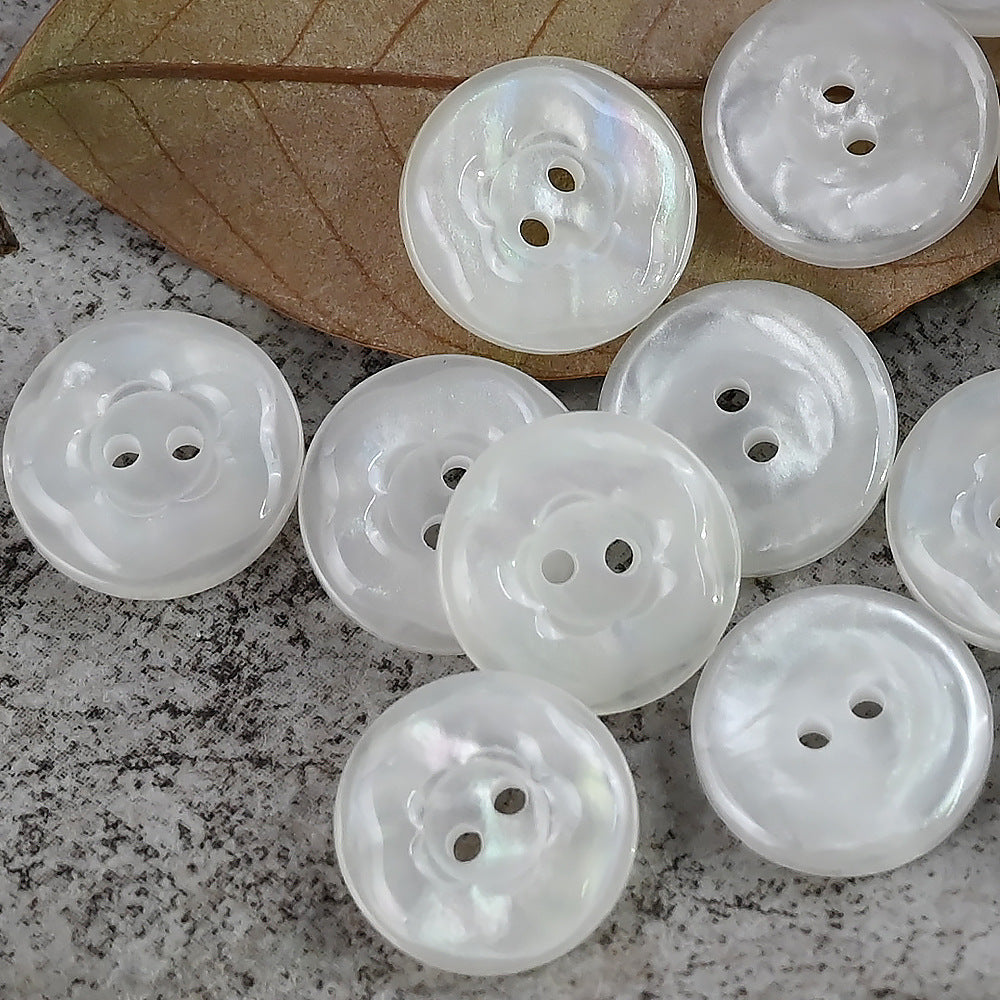 Weiße blumenförmige Resin-Knöpfe mit 2 Löchern, glänzend