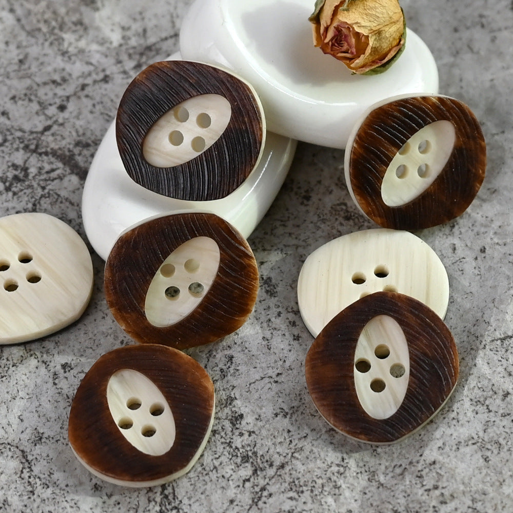 Vintage Harzknöpfe mit Holzmaserung, rund, Creme, Braun und Dunkel, 4 Löcher