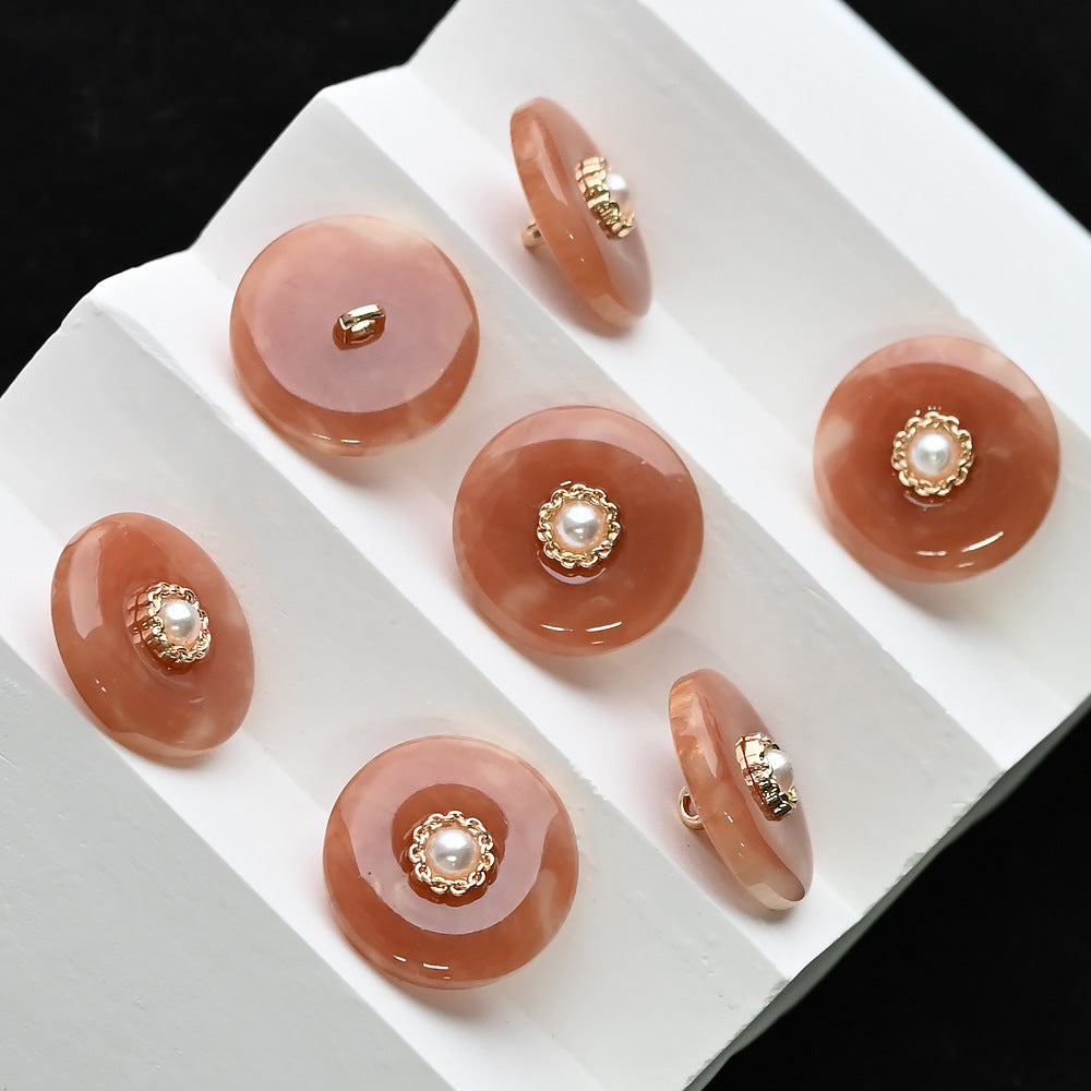 Rosa-Orange Harz-Knöpfe mit Perlenoptik und goldfarbener Zierfassung, runde Knöpfe im Set