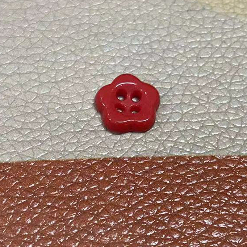 Ceramic flower-shaped 4-hole button, red