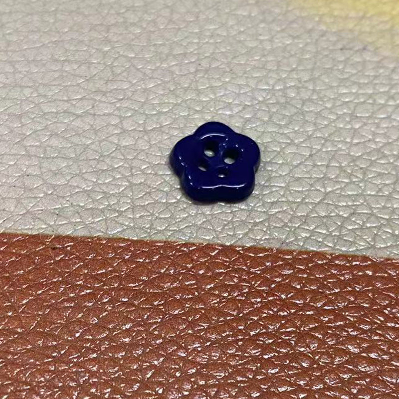 Ceramic flower-shaped 4-hole button, deep blue