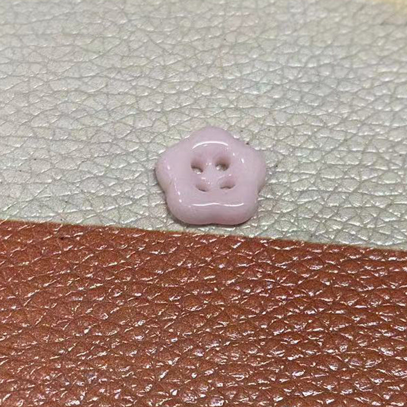 Ceramic flower-shaped 4-hole button, light pink