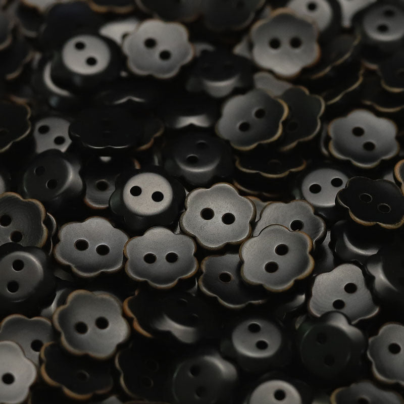 Dark two-hole flower-shaped fruit buttons, 11–20mm