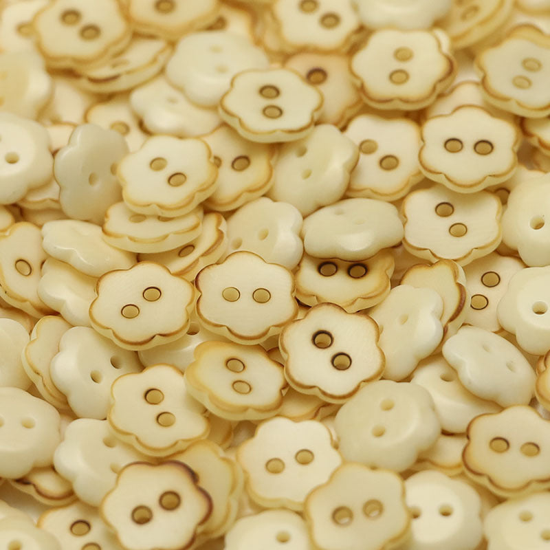 Cream yellow two-hole flower-shaped fruit buttons, 11–20mm