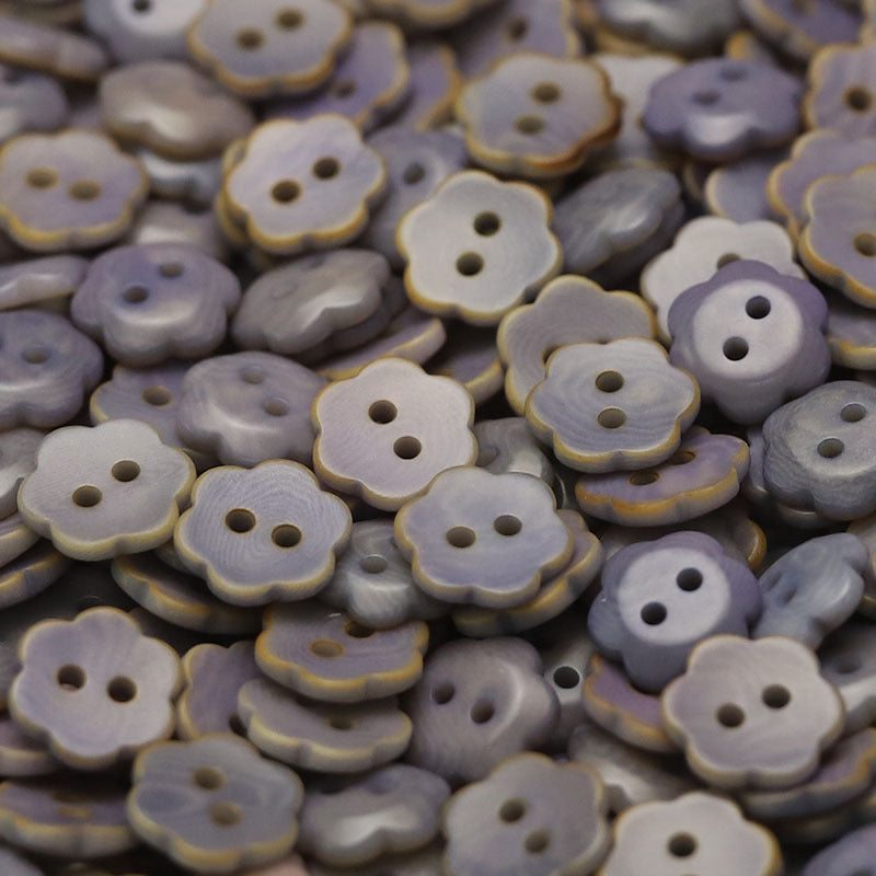 Soft periwinkle two-hole flower-shaped fruit buttons, 11–20mm