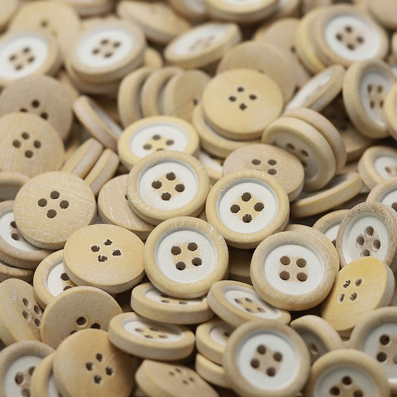 Runde Holzknöpfe mit 4 Löchern, naturfarben/creme mit hellem Holzrand