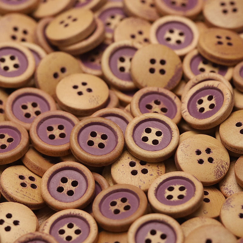 Runde Holzknöpfe mit 4 Löchern, naturfarben mit violettem Innenring