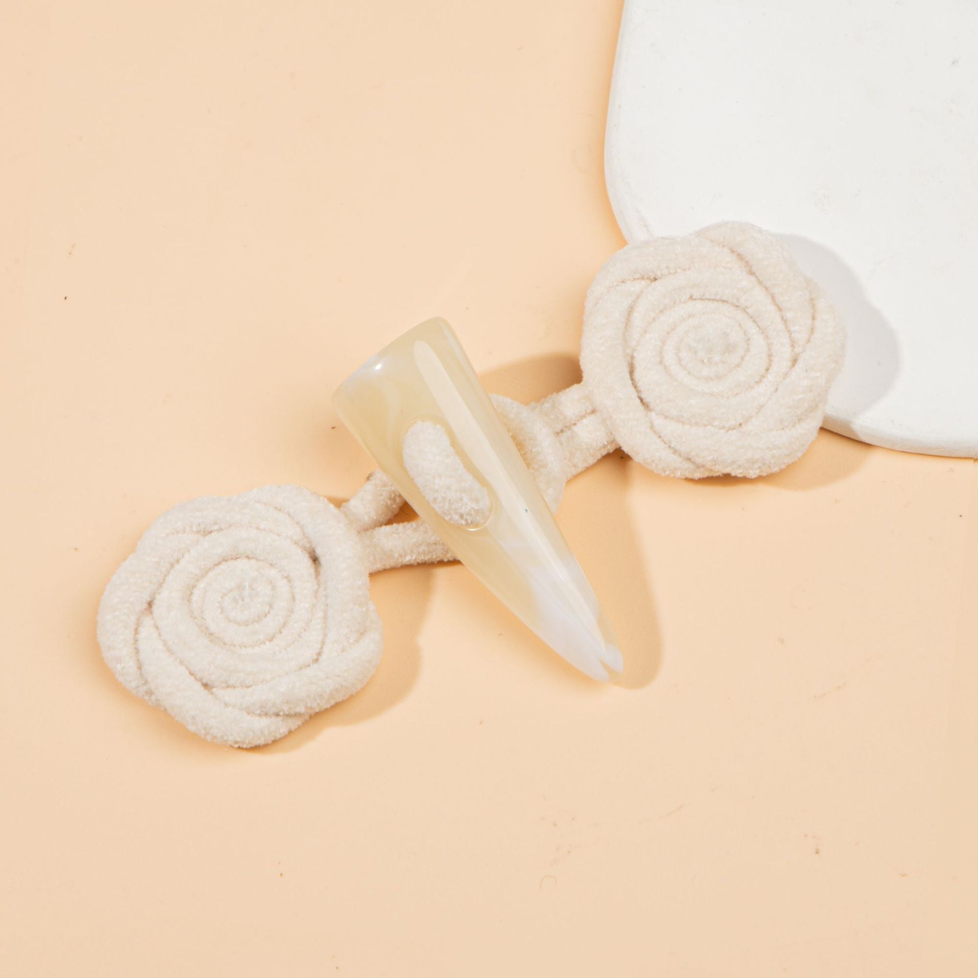 Corduroy rose sew-on toggle buttons in off-white with clear resin horn tips