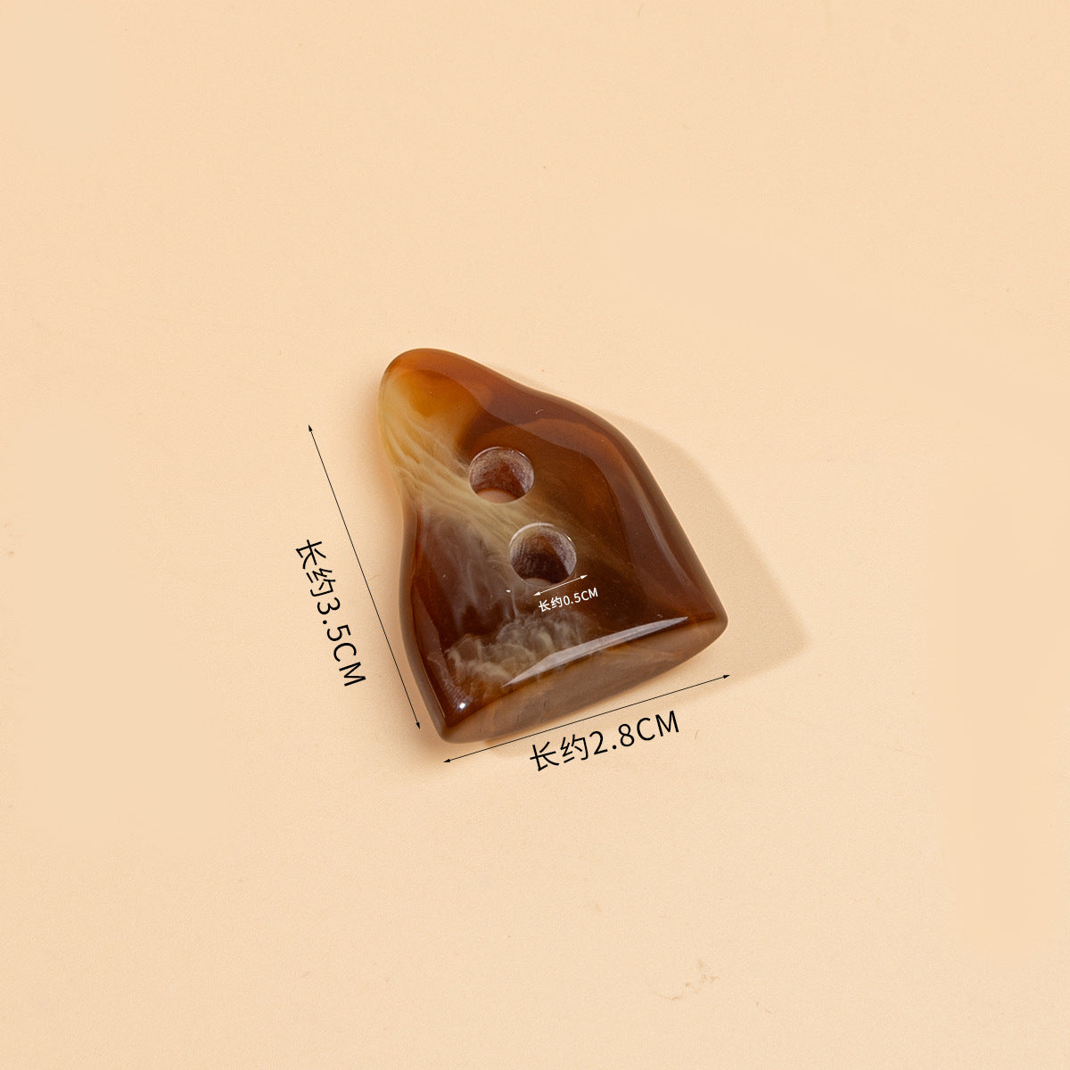 琥珀棕色盾形树脂纽扣，2个圆孔，约5×2.8cm