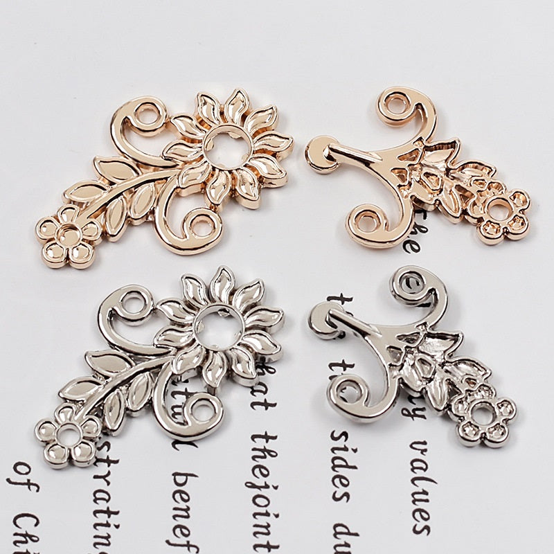 4,8-cm Froschknöpfe aus Metall mit floralen Blumenmotiven, gold- & silberfarben, 10 Stk