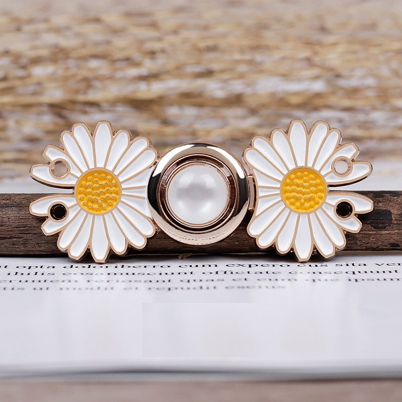Daisy metal pair buttons, white enamel petals with golden centers and round snap ring, 4.7cm