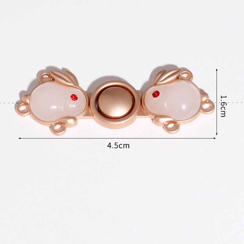 4,5 cm Hasen-Knöpfe, goldfarbenes 2er-Set aus Metall mit roten Details und Kreisring