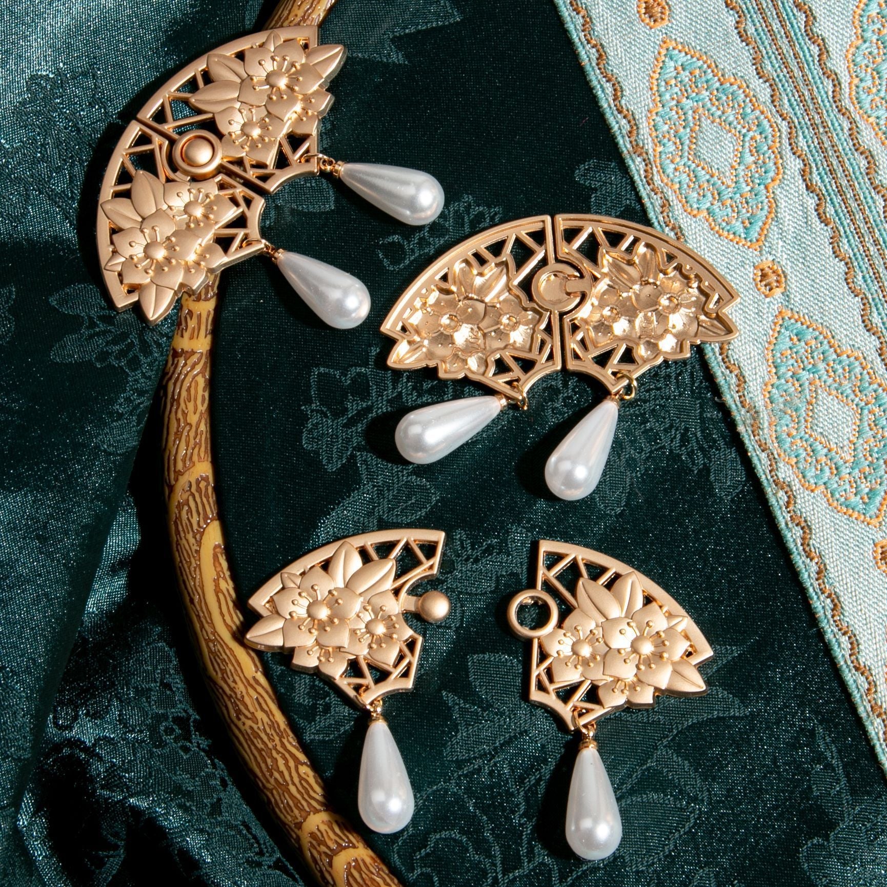 Light Gold frog button set: two large and two small fan designs with pearl teardrops